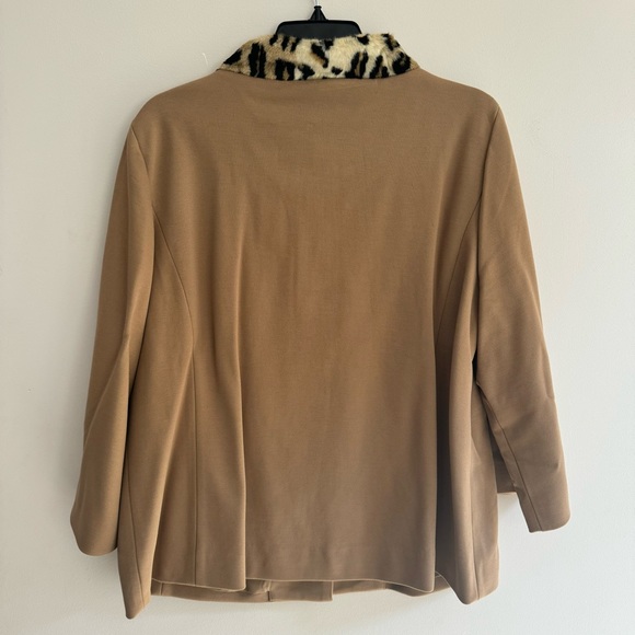 New! Women’s Chico’s Animal Faux Fur Collar Swing Jacket In Toast Tan NWT - Picture 2 of 9